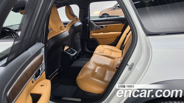 Volvo V90 2023 — photo 17