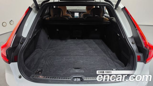 Volvo V90 2023 — photo 26