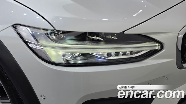 Volvo V90 2023 — photo 8