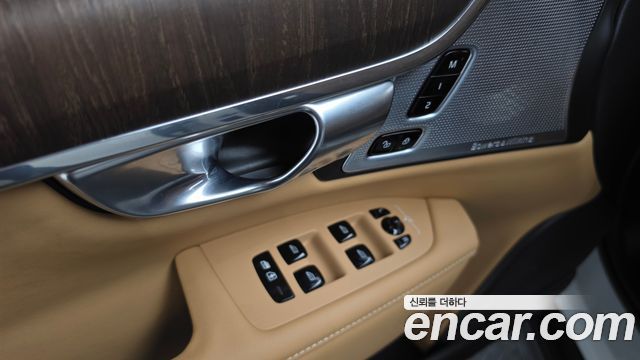 Volvo V90 2023 — photo 29