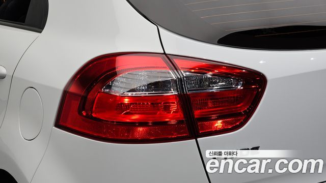 Kia pride 2014 — photo 9