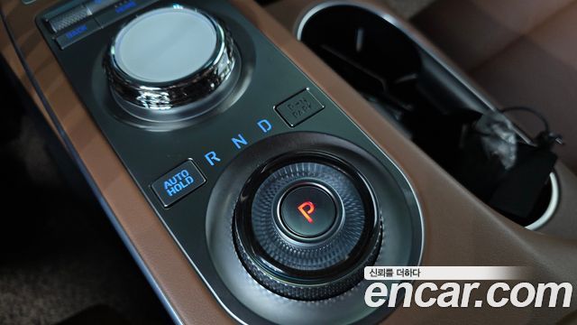 Genesis GV70 2023 — photo 12