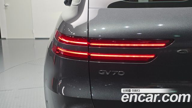 Genesis GV70 2023 — photo 9