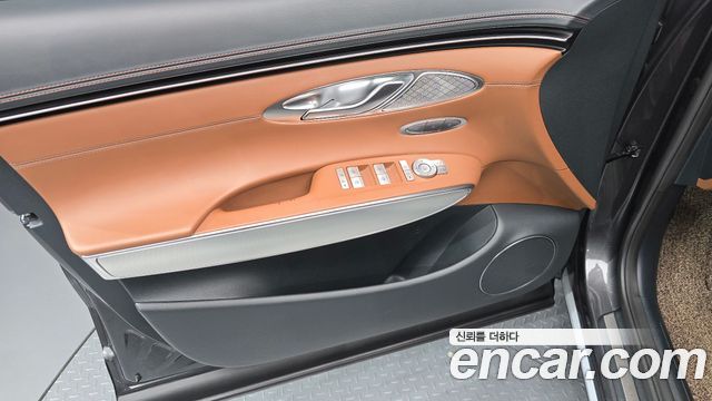 Genesis GV70 2023 — photo 14
