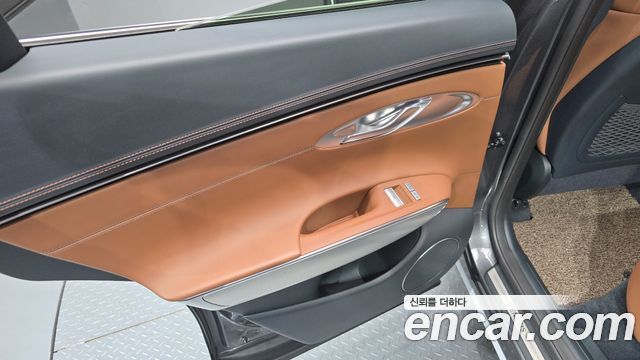 Genesis GV70 2023 — photo 15