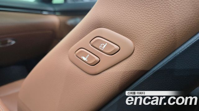 Genesis GV70 2023 — photo 28