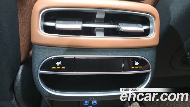 Genesis GV70 2023 — photo 29
