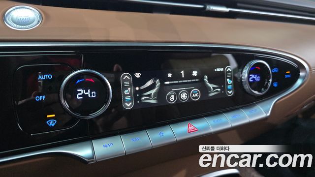 Genesis GV70 2023 — photo 30