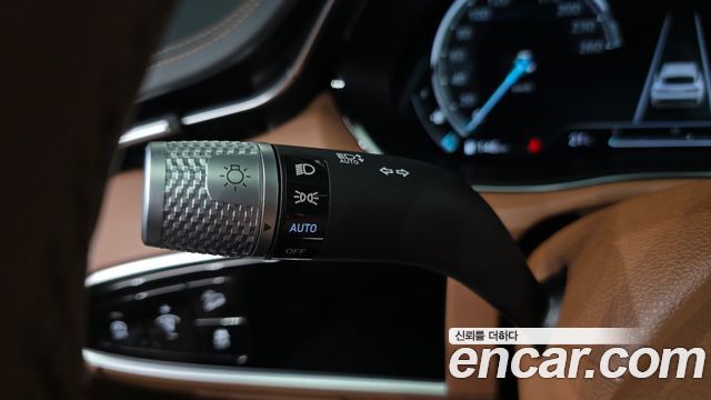 Genesis GV70 2023 — photo 34