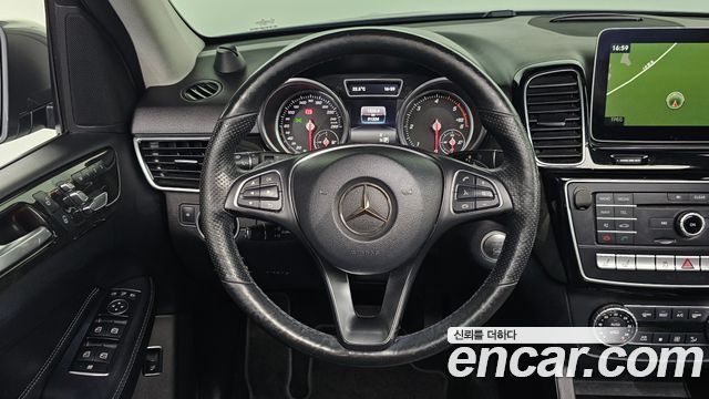 Mercedes-Benz GLE-Class 2017 — photo 15