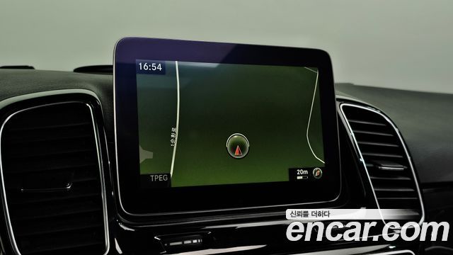 Mercedes-Benz GLE-Class 2017 — photo 16
