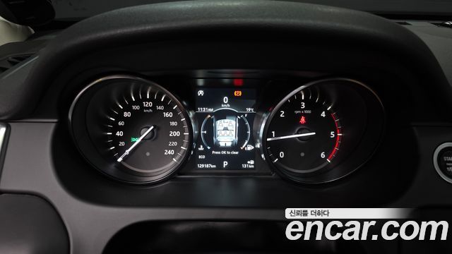 Land Rover Discovery Sport 2018 — photo 11