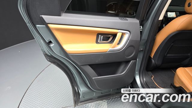Land Rover Discovery Sport 2018 — photo 15