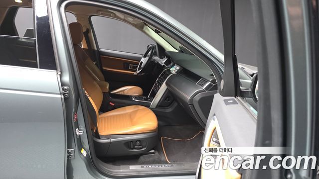Land Rover Discovery Sport 2018 — photo 16