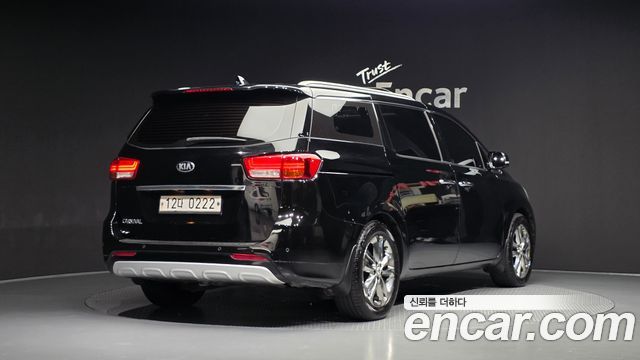 Kia Canival 2017 — photo 2