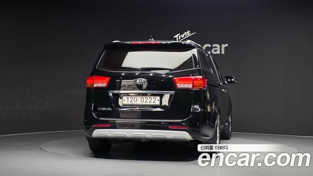 Kia Canival 2017 — photo 4