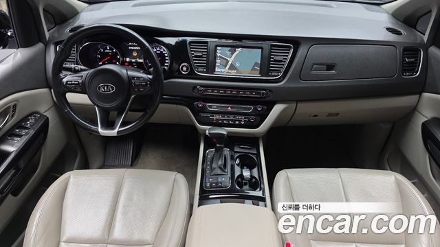 Kia Canival 2017 — photo 10