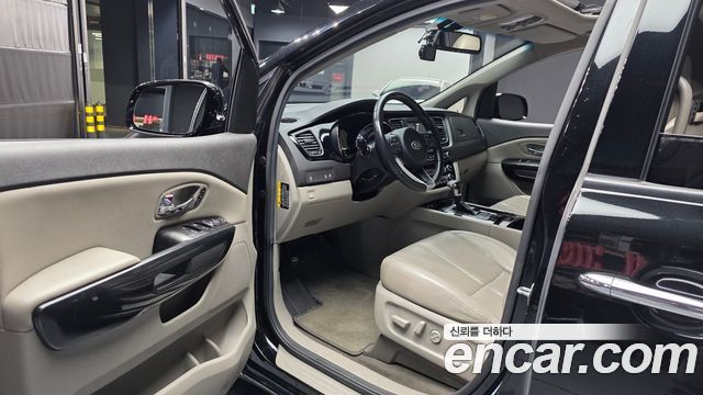 Kia Canival 2017 — photo 13