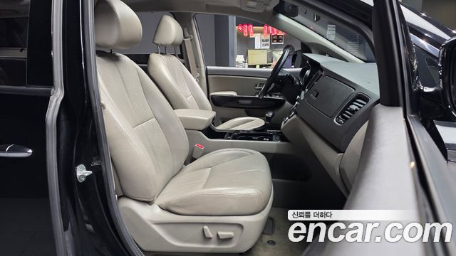 Kia Canival 2017 — photo 17