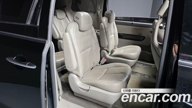 Kia Canival 2017 — photo 18