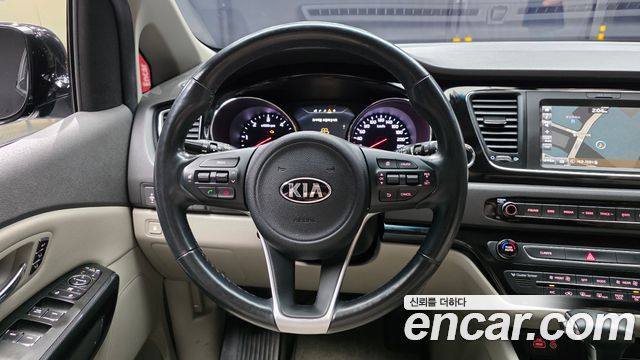 Kia Canival 2017 — photo 19