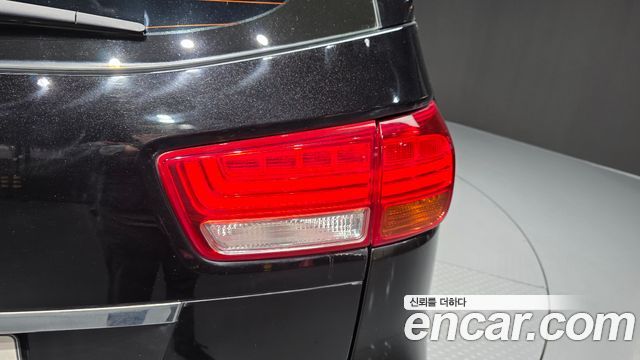 Kia Canival 2017 — photo 9