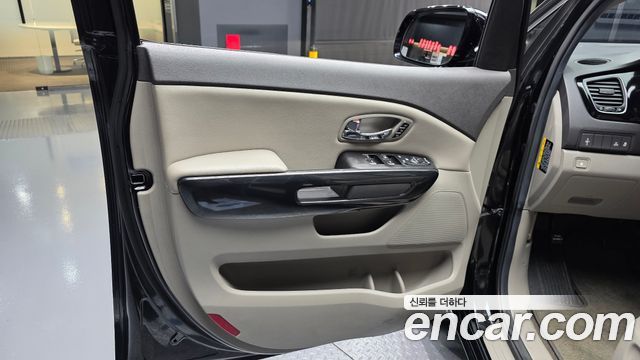 Kia Canival 2017 — photo 14