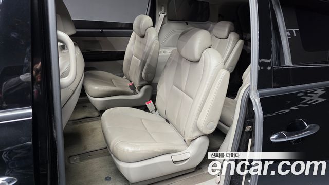 Kia Canival 2017 — photo 16