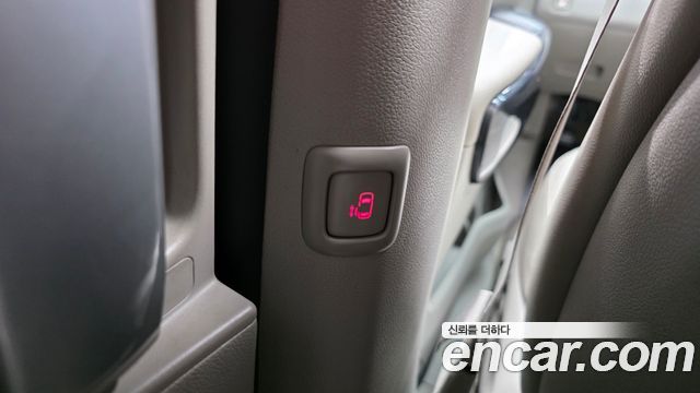 Kia Canival 2017 — photo 31