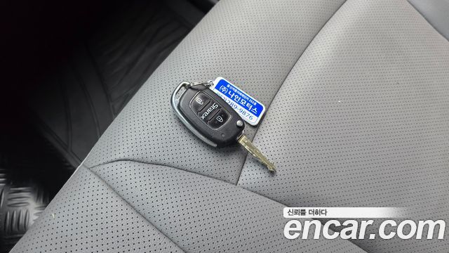 Hyundai Starex 2019 — photo 16