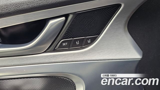 Genesis G70 2019 — photo 23