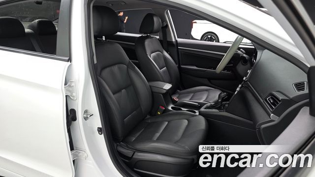 Hyundai AVANTE 2020 — photo 11