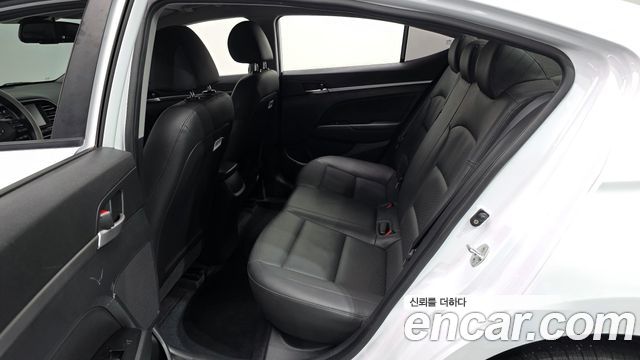 Hyundai AVANTE 2020 — photo 12