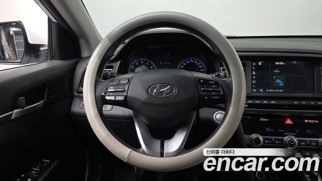 Hyundai AVANTE 2020 — photo 13