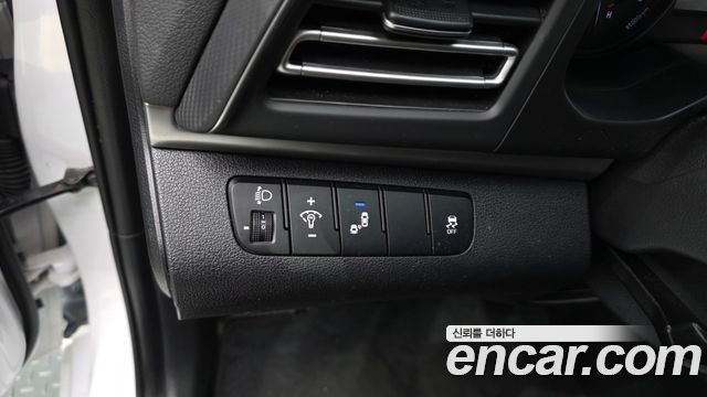 Hyundai AVANTE 2020 — photo 19