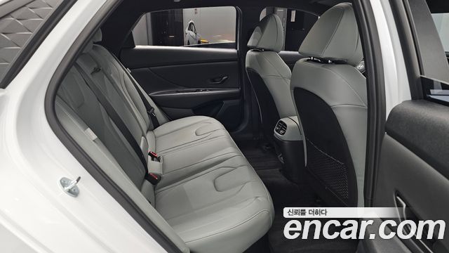 Hyundai AVANTE 2025 — photo 18