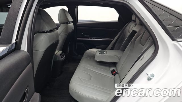 Hyundai AVANTE 2025 — photo 16