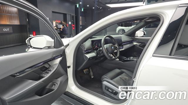 BMW 5-Series 2024 — photo 13
