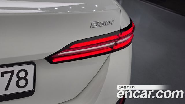 BMW 5-Series 2024 — photo 9