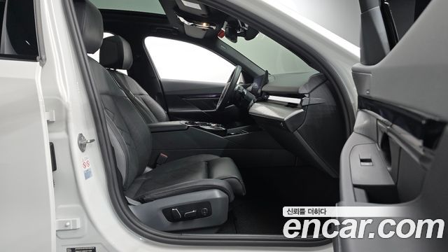BMW 5-Series 2024 — photo 16