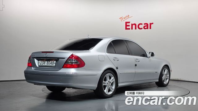 Mercedes-Benz E-Class 2008 — photo 2