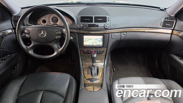 Mercedes-Benz E-Class 2008 — photo 7
