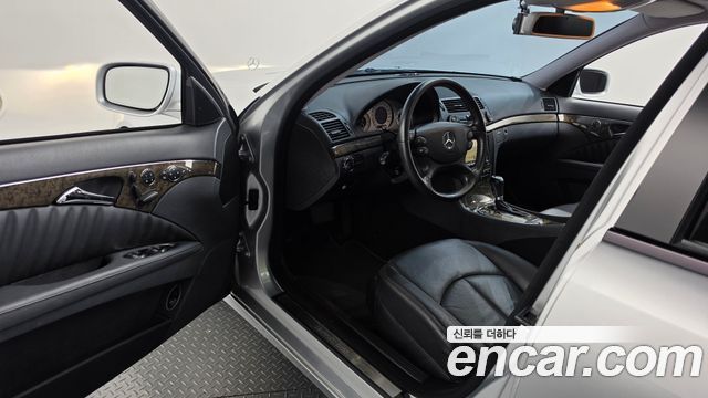 Mercedes-Benz E-Class 2008 — photo 10