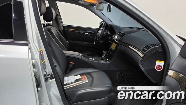 Mercedes-Benz E-Class 2008 — photo 11