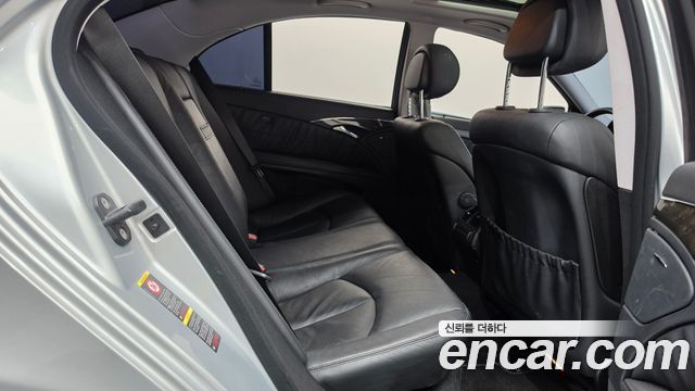 Mercedes-Benz E-Class 2008 — photo 12
