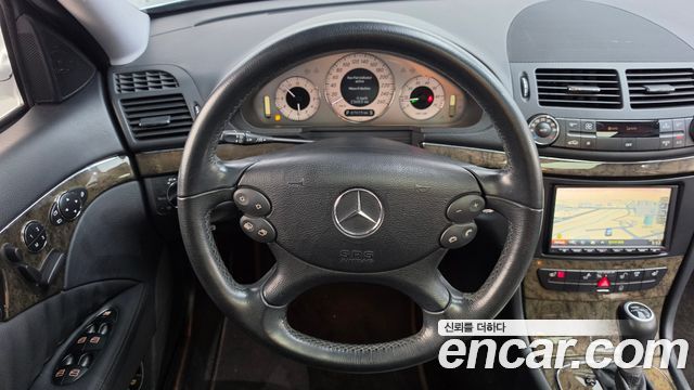 Mercedes-Benz E-Class 2008 — photo 13