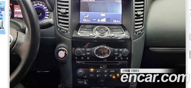 Infiniti QX70 2016 — photo 11