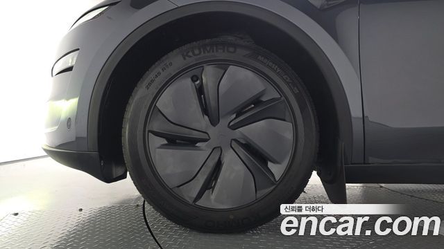 Tesla Model Y 2025 — photo 5