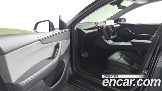 Tesla Model Y 2025 — photo 11