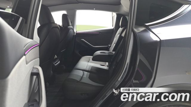Tesla Model Y 2025 — photo 16